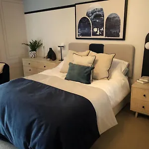 wesley-house.cardiffhotelswales.com/